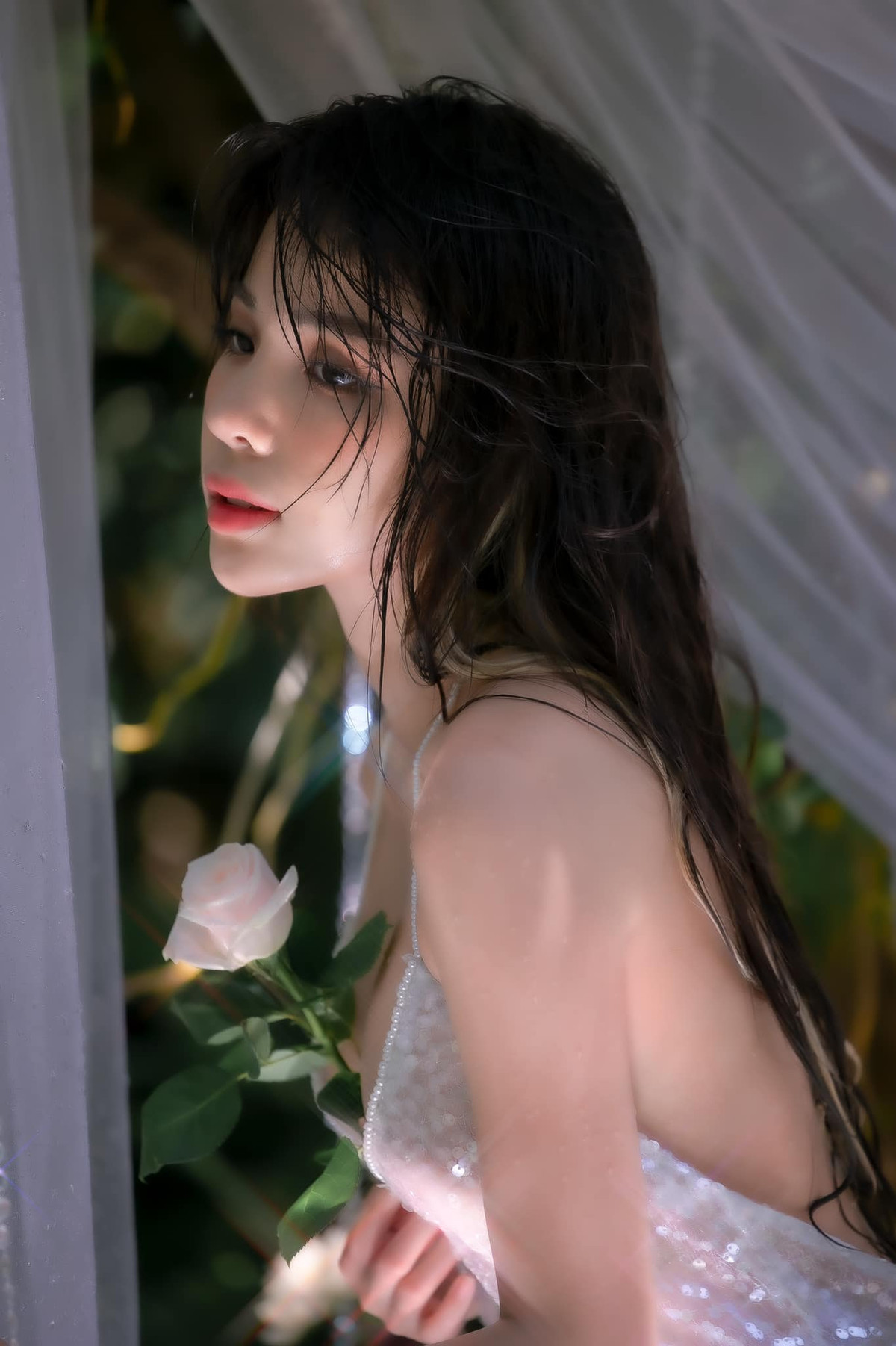 Quỳnh Anh là một thợ vẽ Henna nổi tiếng (một môn nghệ thuật vẽ truyền thống của Ấn Độ).