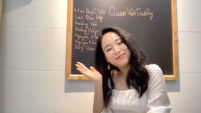 Cô giáo Minh Thu từng có thời gian "làm mưa làm gió" khắp các diễn đàn mạng xã hội chỉ sau 1 buổi xuất hiện trên sóng livestream dạy môn Vật Lý vào hồi tháng 7/2021.