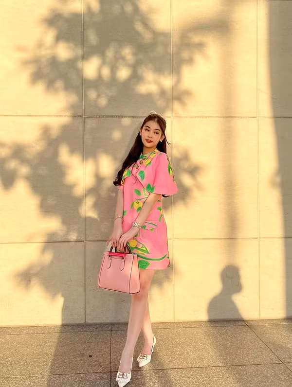 5 năm sau ngày đăng quang, Lê Âu Ngân Anh hiện đã tốt nghiệp thạc sĩ của một trường nổi tiếng tại Anh và trở thành một trong những giảng viên trẻ tuổi nhất của Đại học Hoa Sen, TP.HCM.