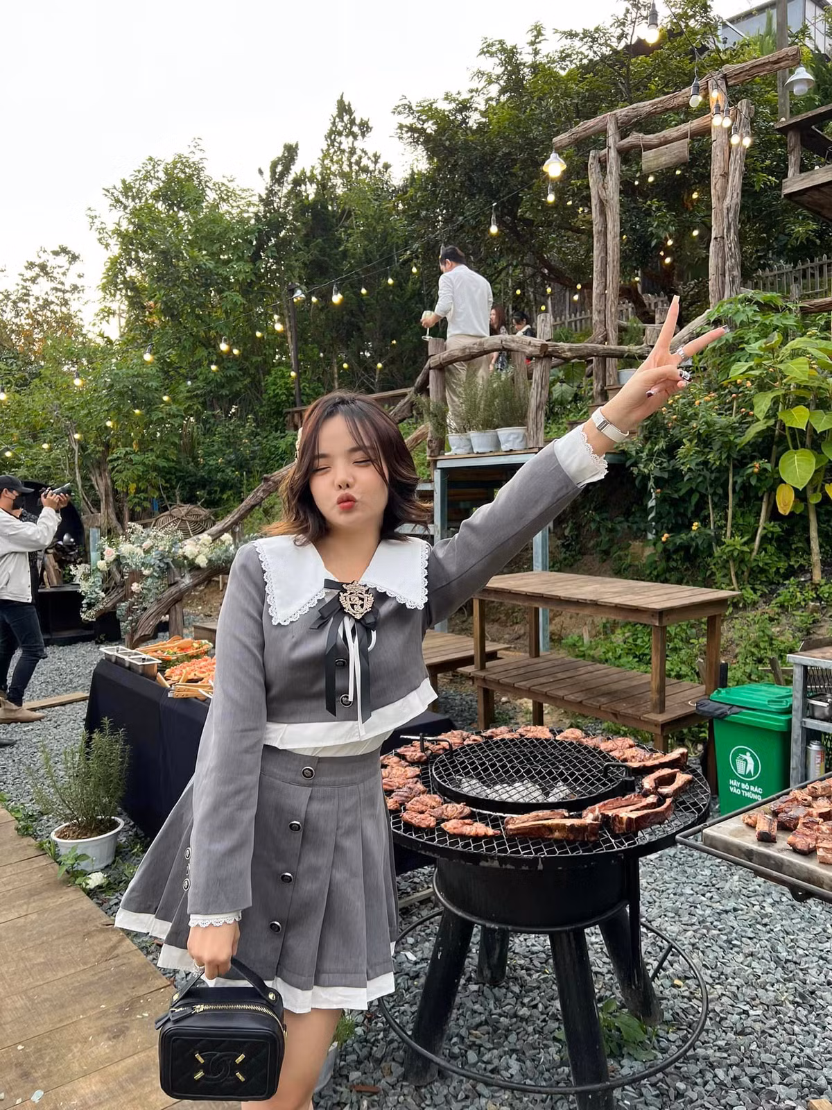 Sau khi quen biết và kết hôn với người chồng hiện tại, Tiên chọn rời xa showbiz để lui về làm dâu hiền vợ thảo. Thế nhưng cuộc sống của gia đình cô vẫn rất được người hâm mộ quan tâm.