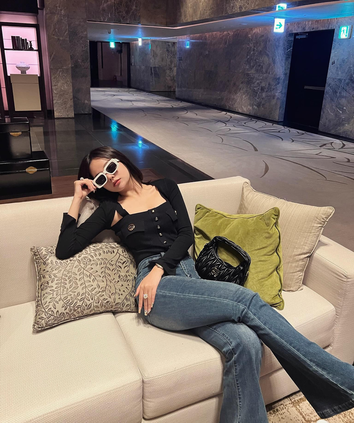 Không chỉ vậy mối quan hệ của hot girl này với mẹ chồng cũng khiến nhiều người phải xuýt xoa ngưỡng mộ.