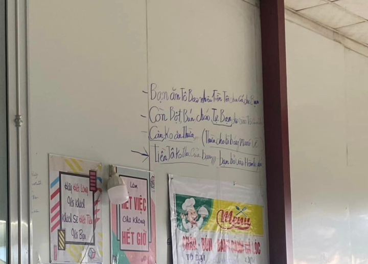 Hình ảnh về bảng thông báo bá đạo này sau khi chia sẻ lên MXH đã làm netizen được phen cười lăn, ai cũng tỏ ra thích thú vì sự đáng yêu của chủ quán.