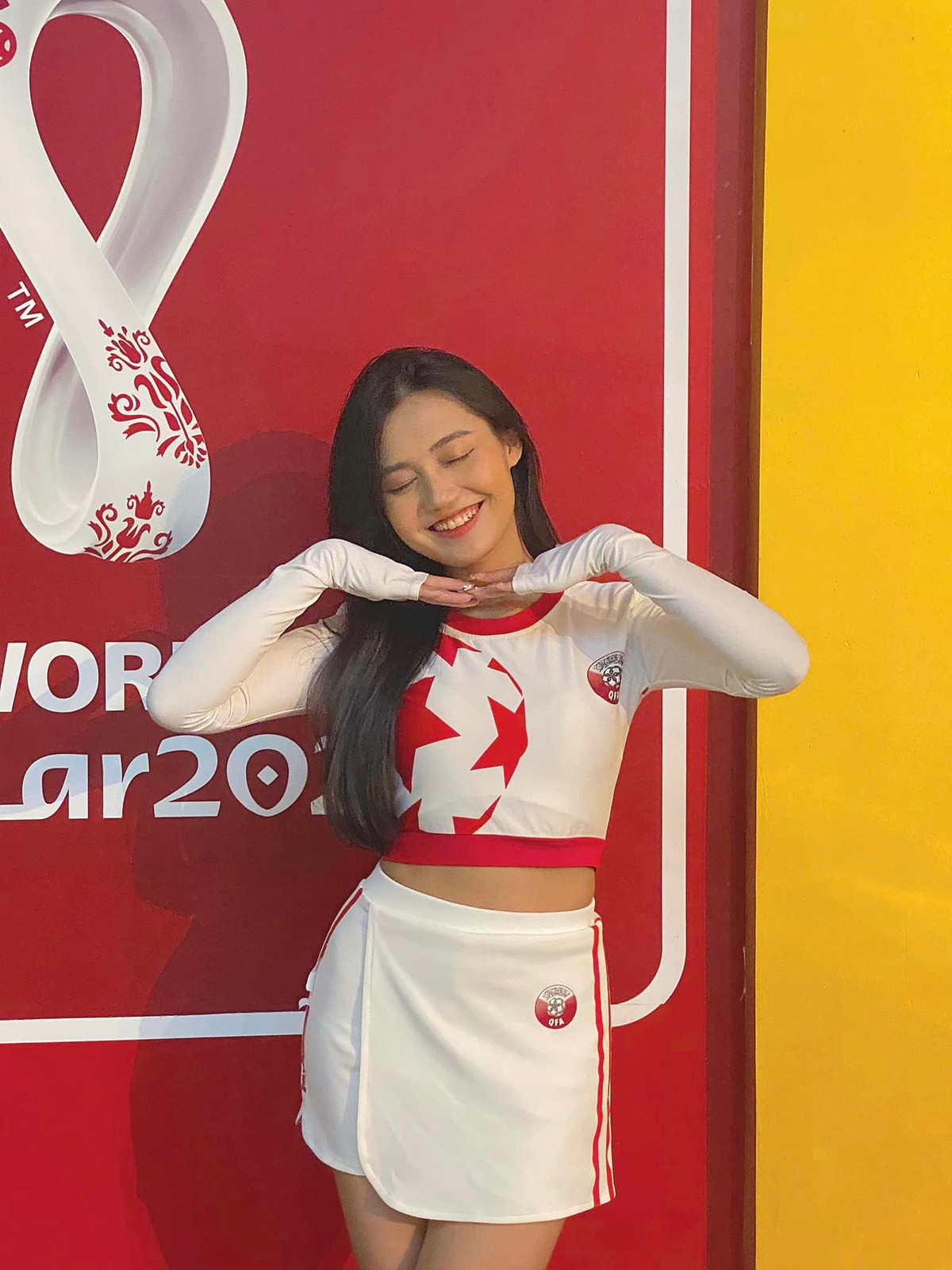 Chương trình Nóng Cùng World Cup 2022 tiếp tục thu hút sự quan tâm của cộng đồng mạng với 32 cô gái xinh đẹp đại diện cho 32 đội bóng.