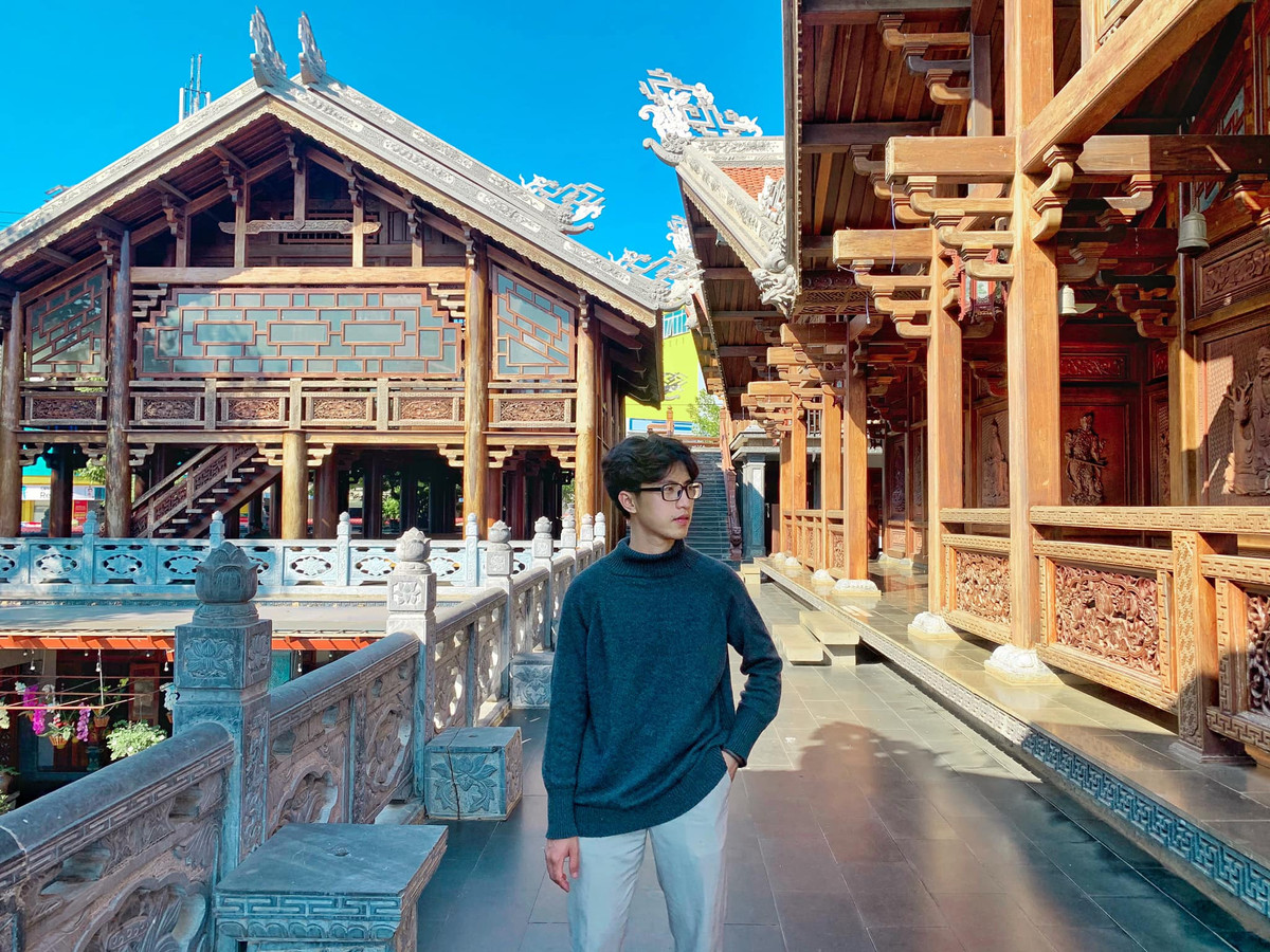 Có rất nhiều góc chụp độc đáo quanh chùa đủ để du khách tạo ra cả một bộ sưu tập ảnh. Ảnh: Phan Bá Lộc