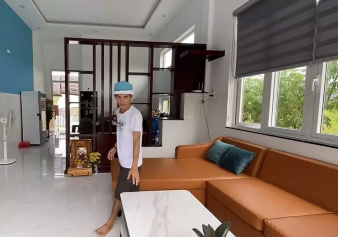 Theo chia sẻ ngôi nhà mới khang trang của anh có giá trị khoảng 1 tỷ đồng.