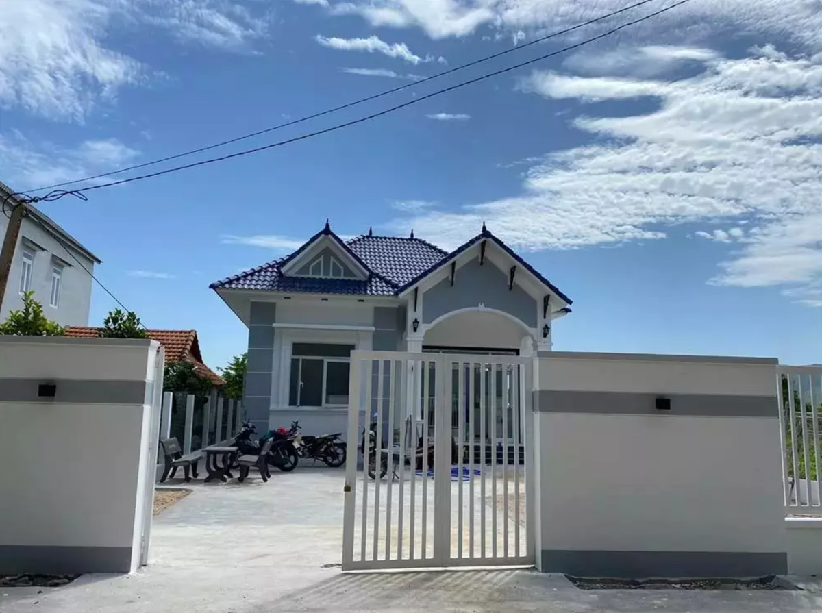 Ngoài ra, anh cũng tâm sự bản thân chỉ "phát âm đại" và rất vui khi có thể mang lại tiếng cười, giúp mọi người thư giãn, thoải mái sau thời gian làm việc căng thẳng.