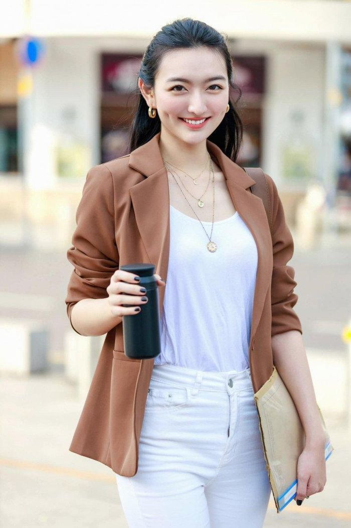 Theo Xuân Mai chia sẻ, gia đình cô vốn có truyền thống làm giáo viên nên muốn cô tiếp tục theo đuổi sự nghiệp. Nhưng cô chưa muốn tiết lộ nhiều về con đường trong tương lai mà mình sẽ chọn.