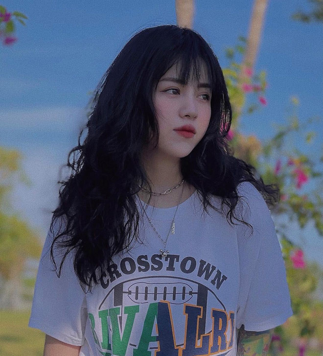 Cô nàng được gọi là "nữ thợ xăm" gợi cảm, hấp dẫn, được nhiều chàng trai coi là hình mẫu người yêu lý tưởng.