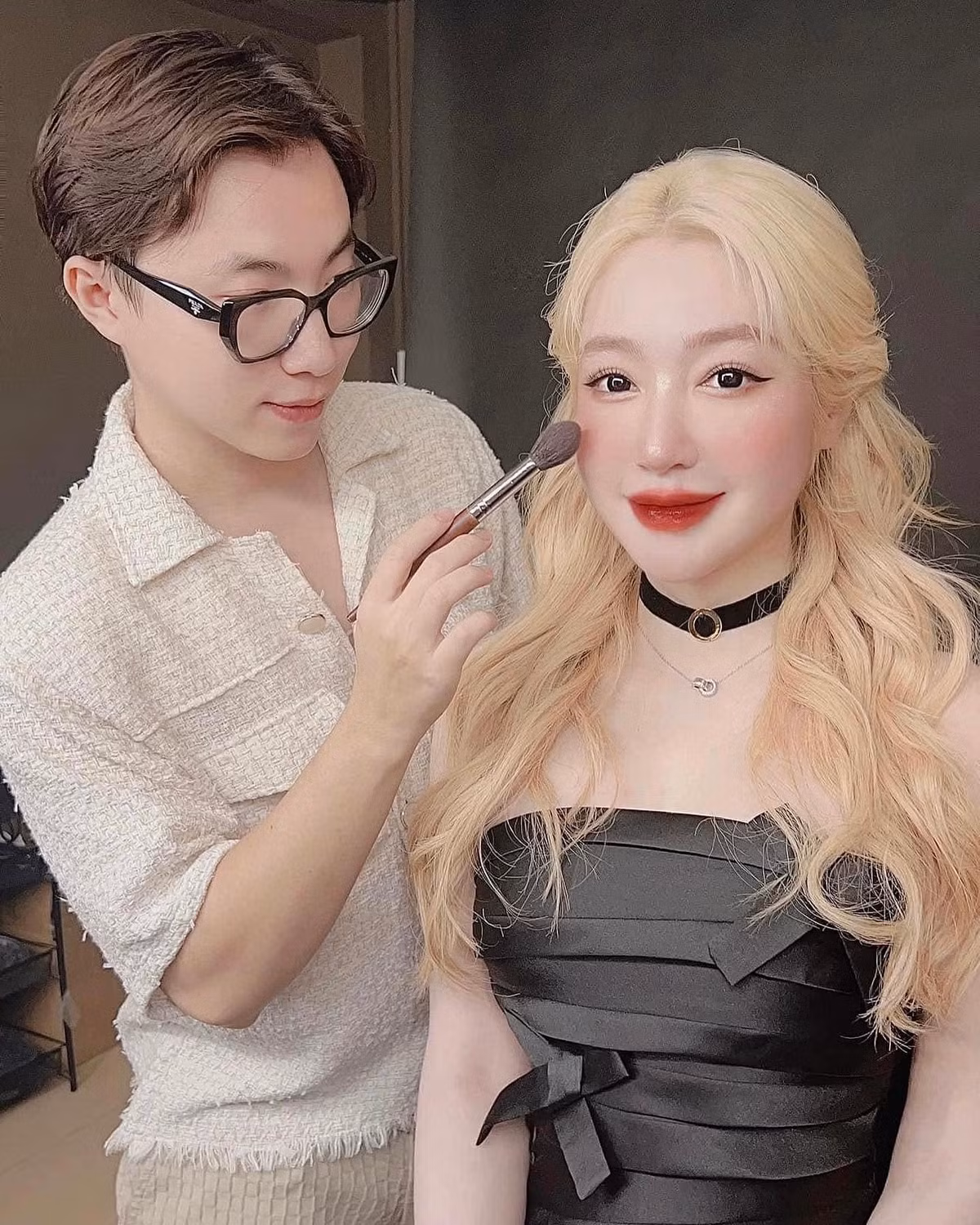 Bên cạnh những lời khen nhan sắc, không ít cư dân mạng bày tỏ ý kiến cho rằng "hot girl ngực khủng" này ở ngoài đẹp hơn những bức ảnh sống ảo.