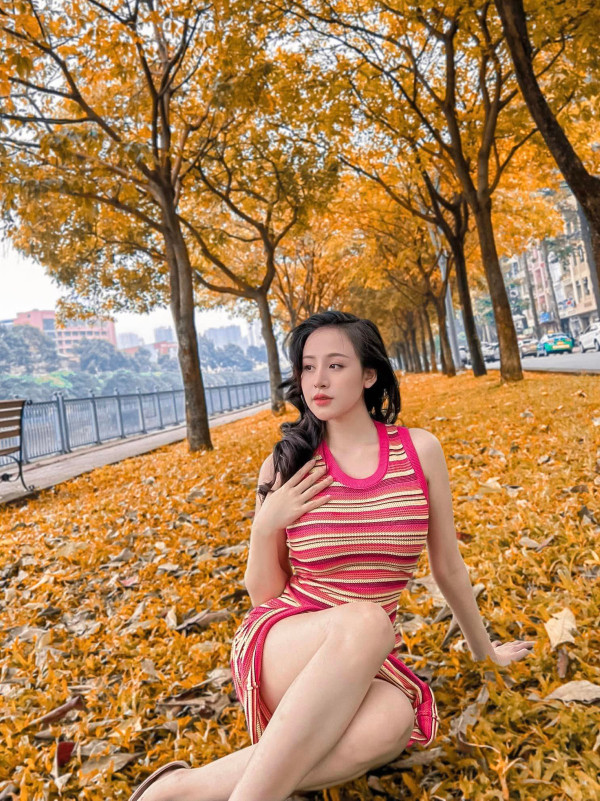 Bà Tưng từng ra mắt một số MV như Chẳng lẽ không được yêu em, Giá như nhưng chưa gặt hái thành công.