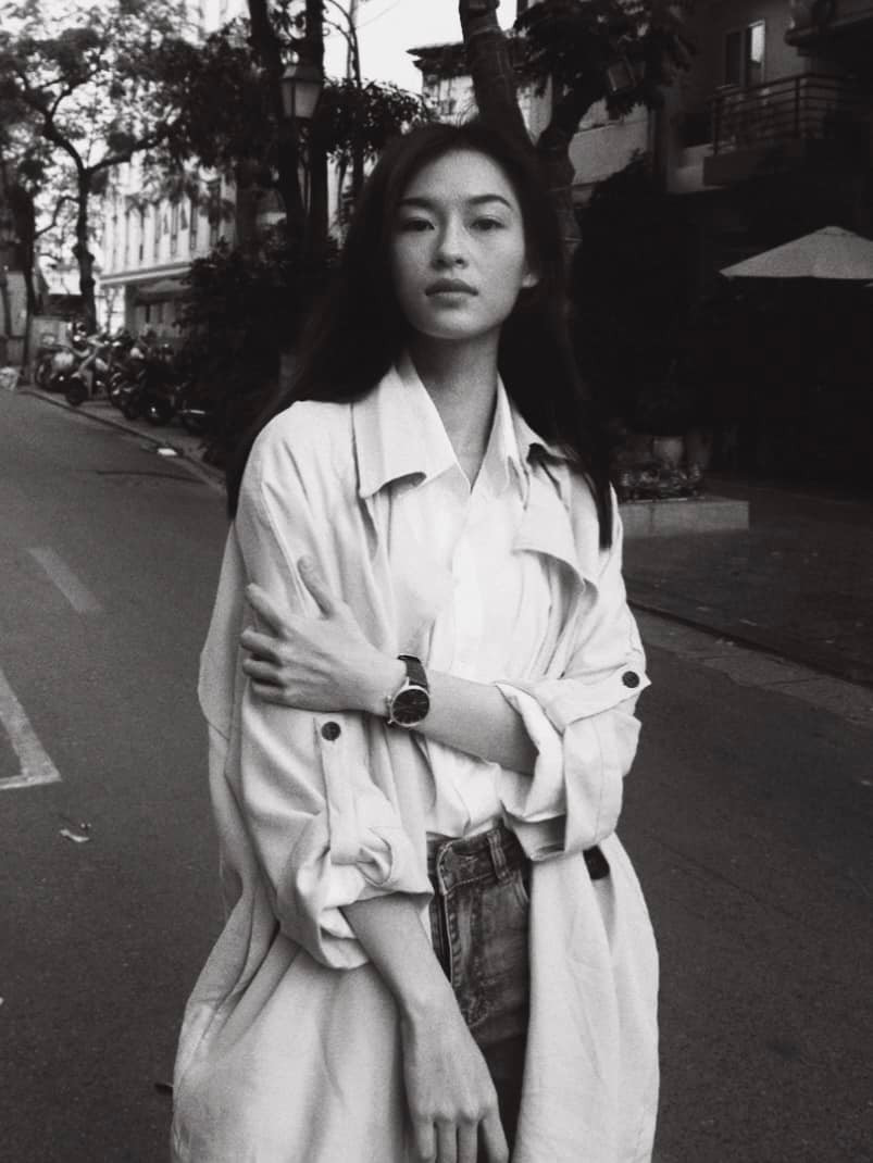 Nếu theo dõi cô nàng, người hâm mộ sẽ nhận thấy cô nàng 9X luôn mang tới sự đa dạng từ phong cách thời trang cho đến thần thái ở mỗi bộ ảnh.