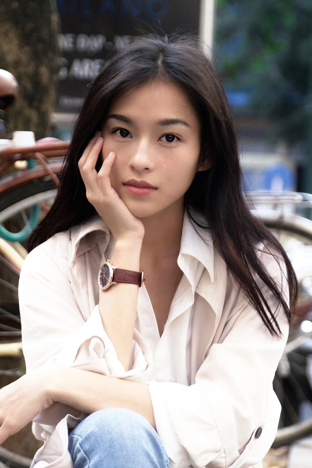 Trên trang cá nhân, "bản sao Chương Tử Di" thường xuyên cập nhật những hình ảnh cuộc sống.