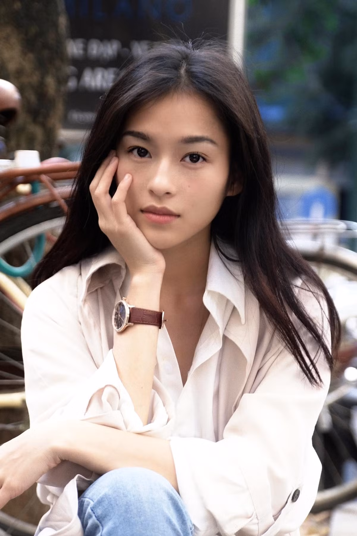 Trên trang cá nhân, "bản sao Chương Tử Di" thường xuyên cập nhật những hình ảnh cuộc sống.