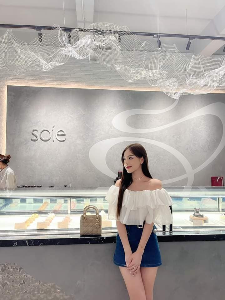 Cô nàng đã chính thức lọt vào danh sách 32 hot girl "Nóng cùng World Cup 2022" và sẵn sàng đồng hành cùng người hâm mộ.