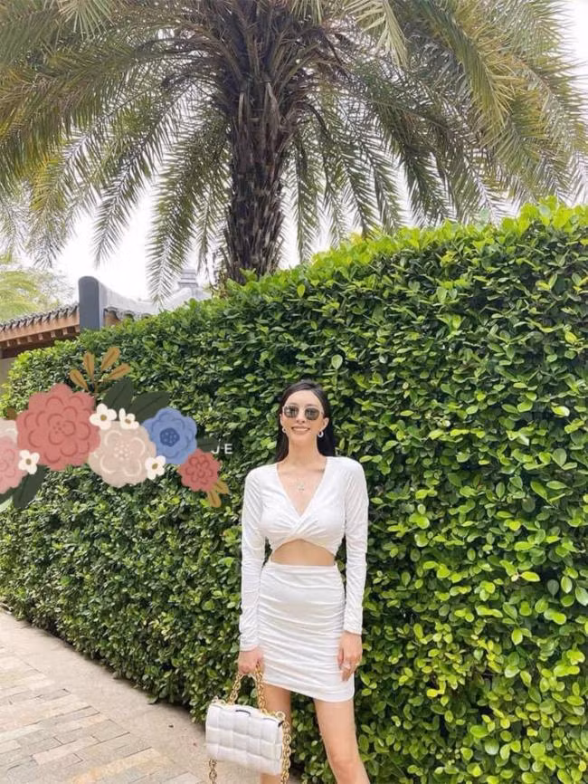 Trên trang cá nhân, Kim Tuyến thường xuyên chia sẻ nhiều hình ảnh xinh đẹp về bản thân.