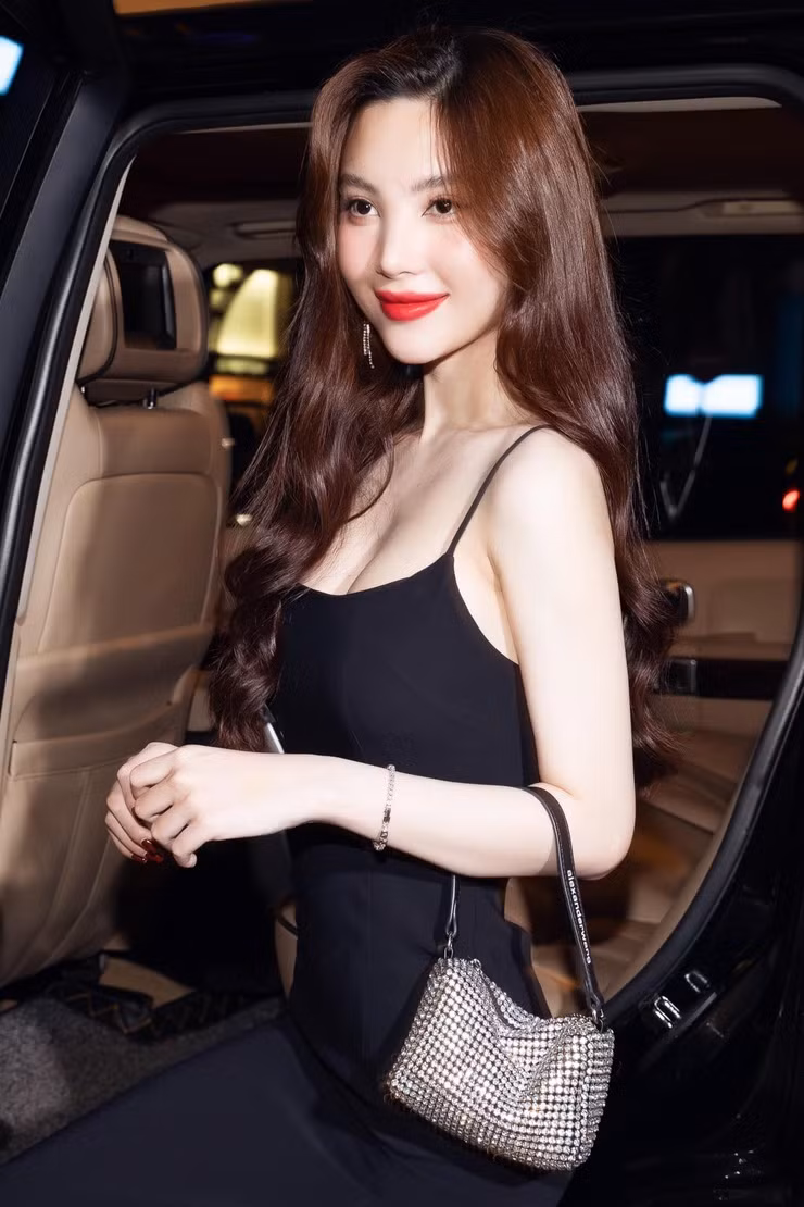 Người đẹp còn tham gia thi nhan sắc và xuất sắc đăng quang Miss International Global 2019.
