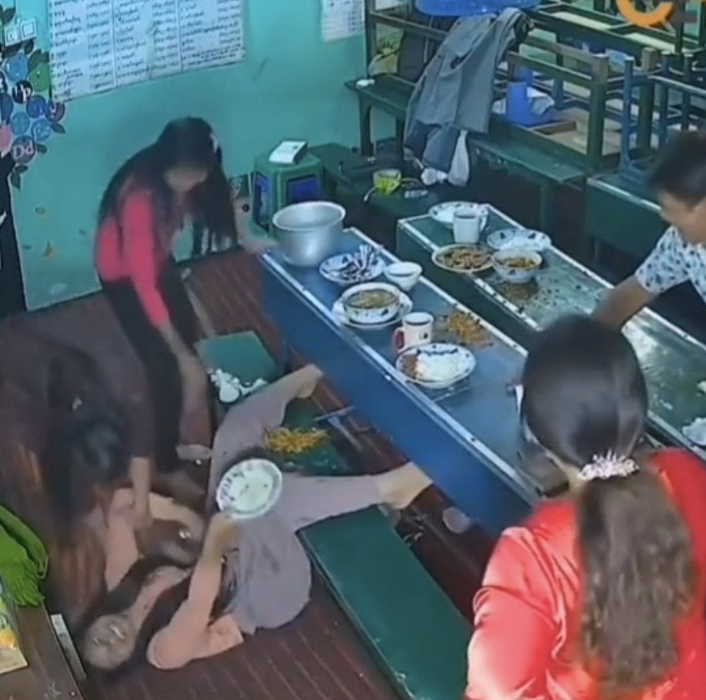 Toàn bộ khoảnh khắc hài hước này đã được camera của gia đình ghi lại khiến người xem không nhịn được cười. Ảnh: Chụp màn hình ViralHog