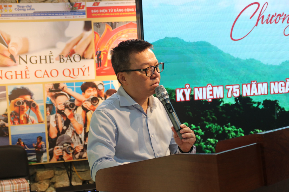 Nha bao Le Quoc Minh: Moi nha bao phai tro thanh chien si tren khong gian mang-Hinh-3