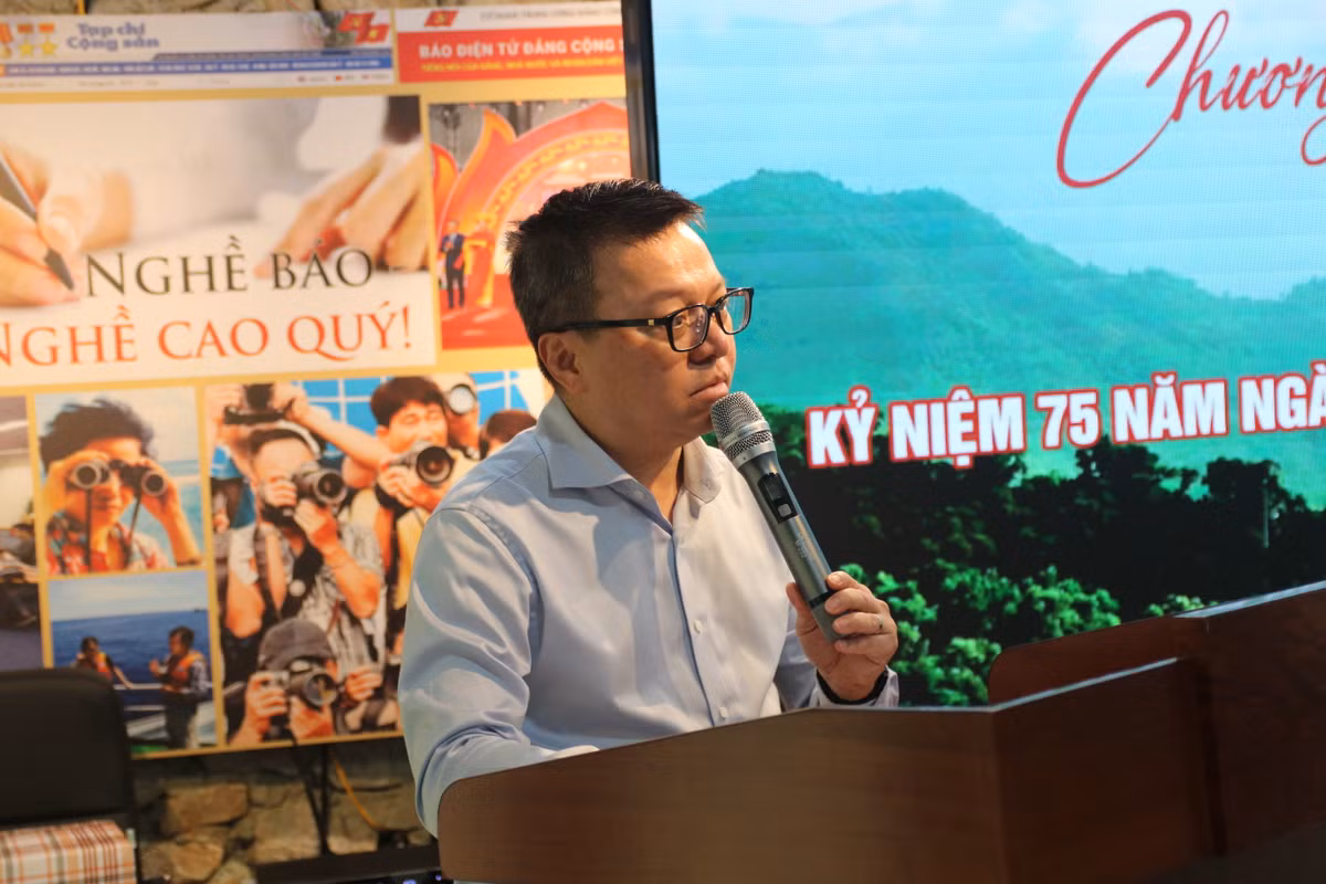 Nha bao Le Quoc Minh: Moi nha bao phai tro thanh chien si tren khong gian mang-Hinh-3