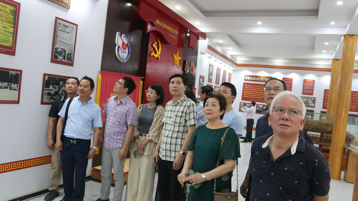 Nha bao Le Quoc Minh: Moi nha bao phai tro thanh chien si tren khong gian mang-Hinh-4