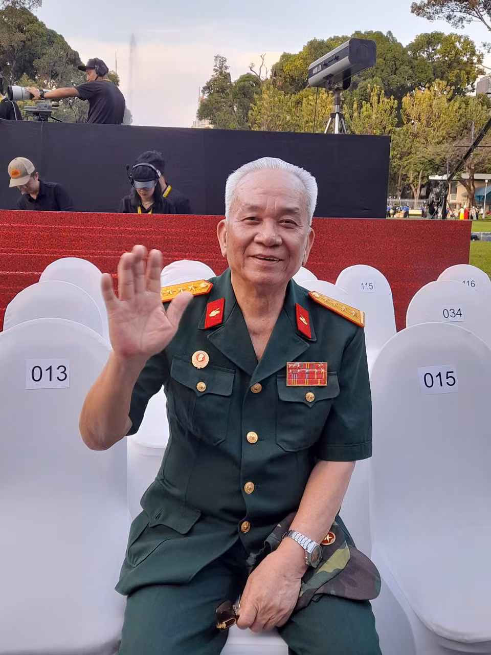 Khoanh khac xe tang 390 huc do cong Dinh Doc Lap: 'Menh lenh tu trai tim'-Hinh-4