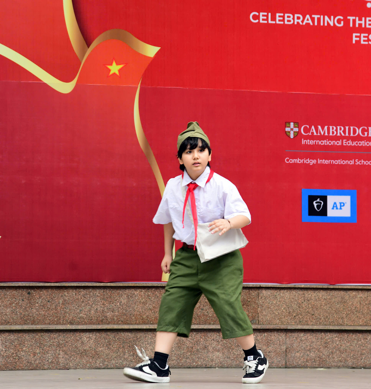 Khoi day niem tu hao dan toc, y nghia ngay 30/4 tu sach-Hinh-9