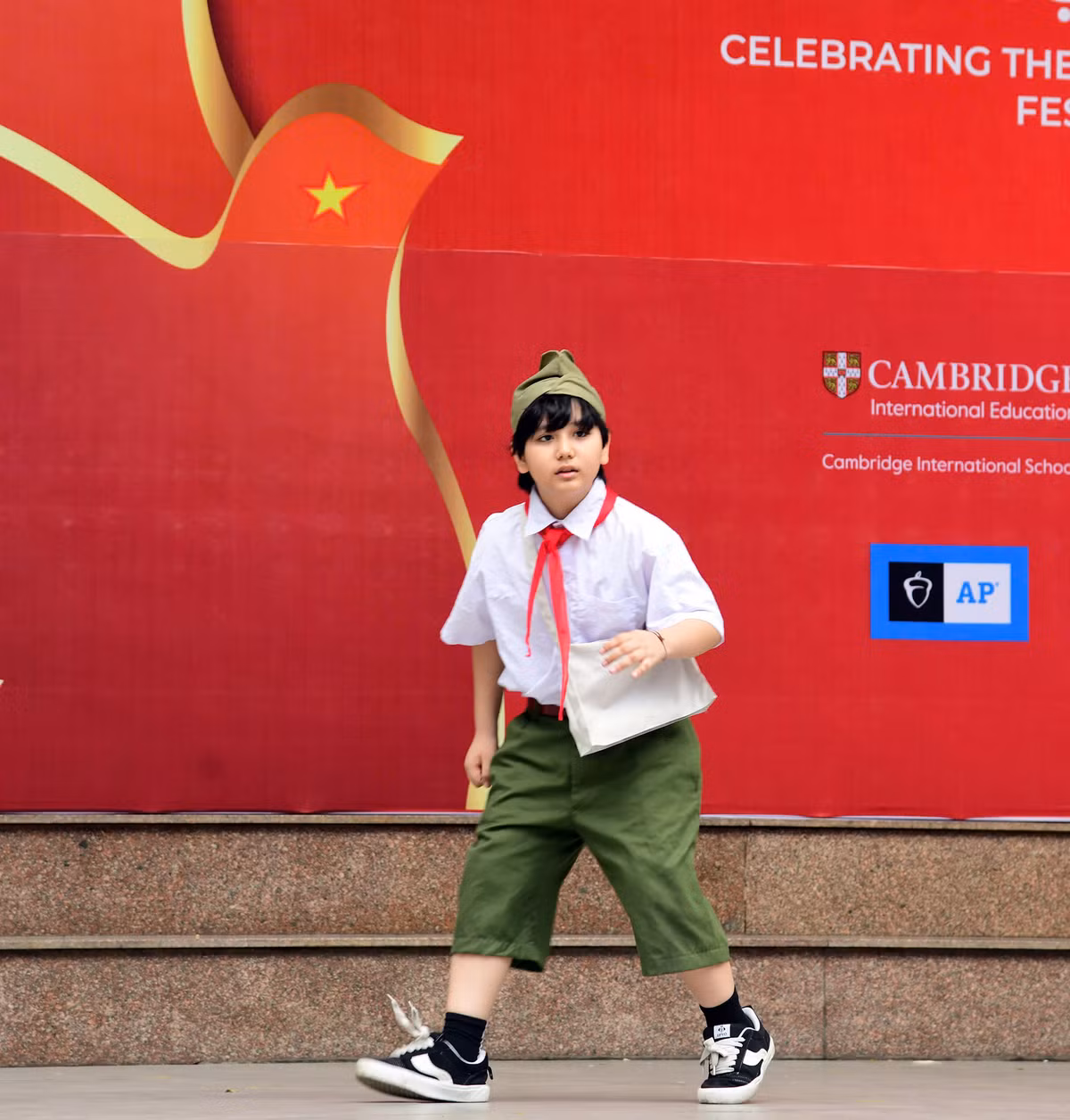 Khoi day niem tu hao dan toc, y nghia ngay 30/4 tu sach-Hinh-9