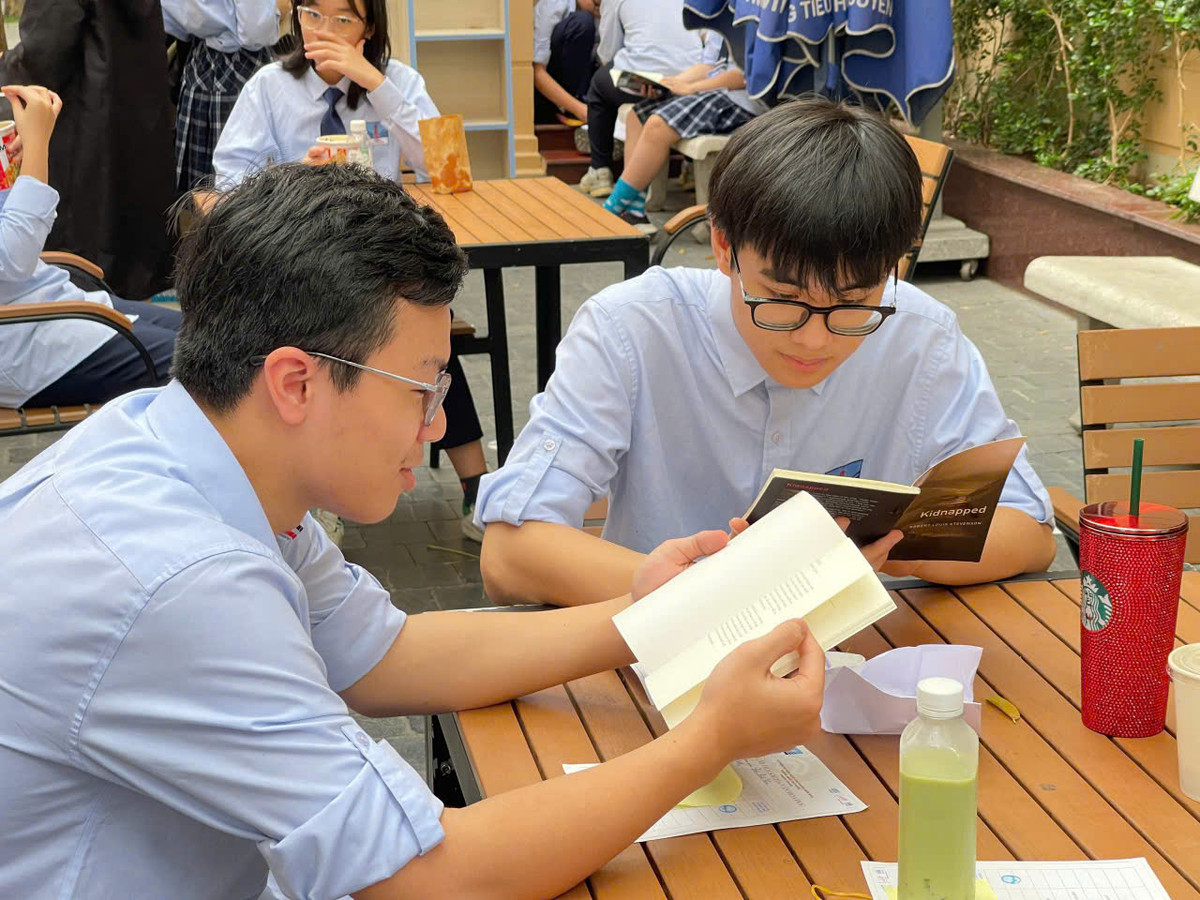 Khoi day niem tu hao dan toc, y nghia ngay 30/4 tu sach-Hinh-4