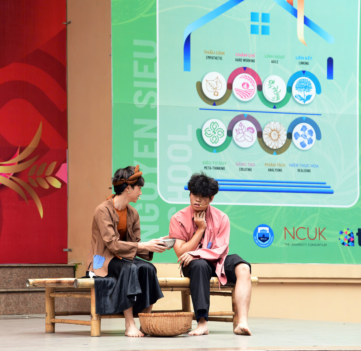 Khoi day niem tu hao dan toc, y nghia ngay 30/4 tu sach-Hinh-7