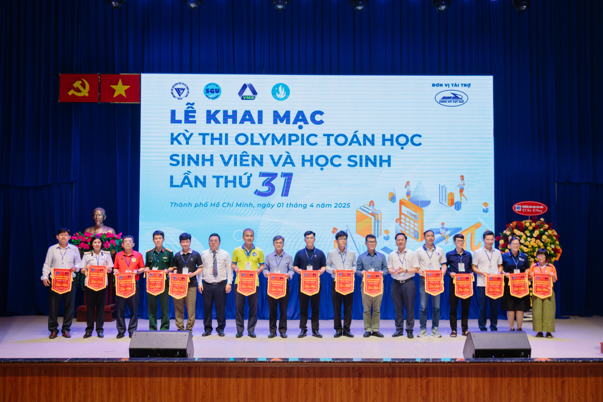 Khai mac Olympic Toan hoc SV-HS: Toan hoc la cong cu tu duy quan trong