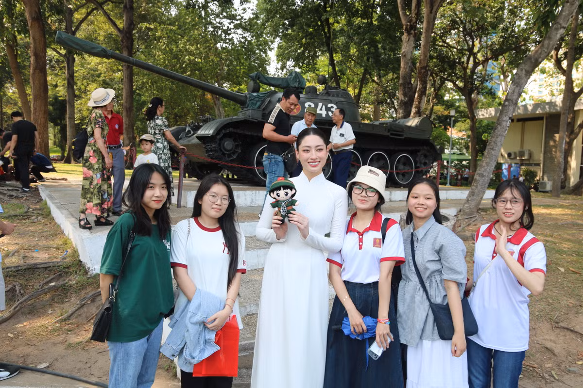 Những chuyến đi về nguồn như thế này, đặc biệt trong dịp kỷ niệm trọng đại, không chỉ là chuyến đi chơi, hoạt động ngoại khóa hay học tập đơn thuần.