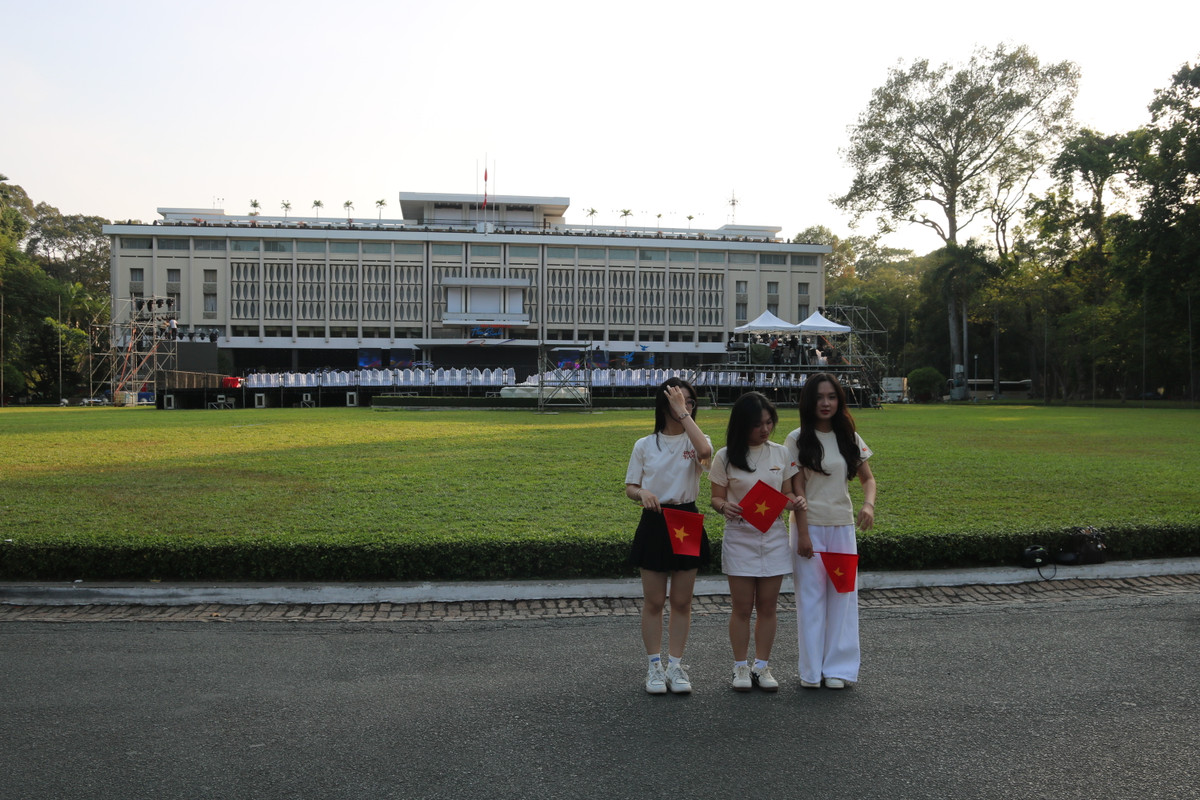 Nó cho thấy, mạch nguồn yêu nước, tự hào dân tộc tiếp tục chảy, dù biểu hiện có thể khác nhau giữa các thế hệ.