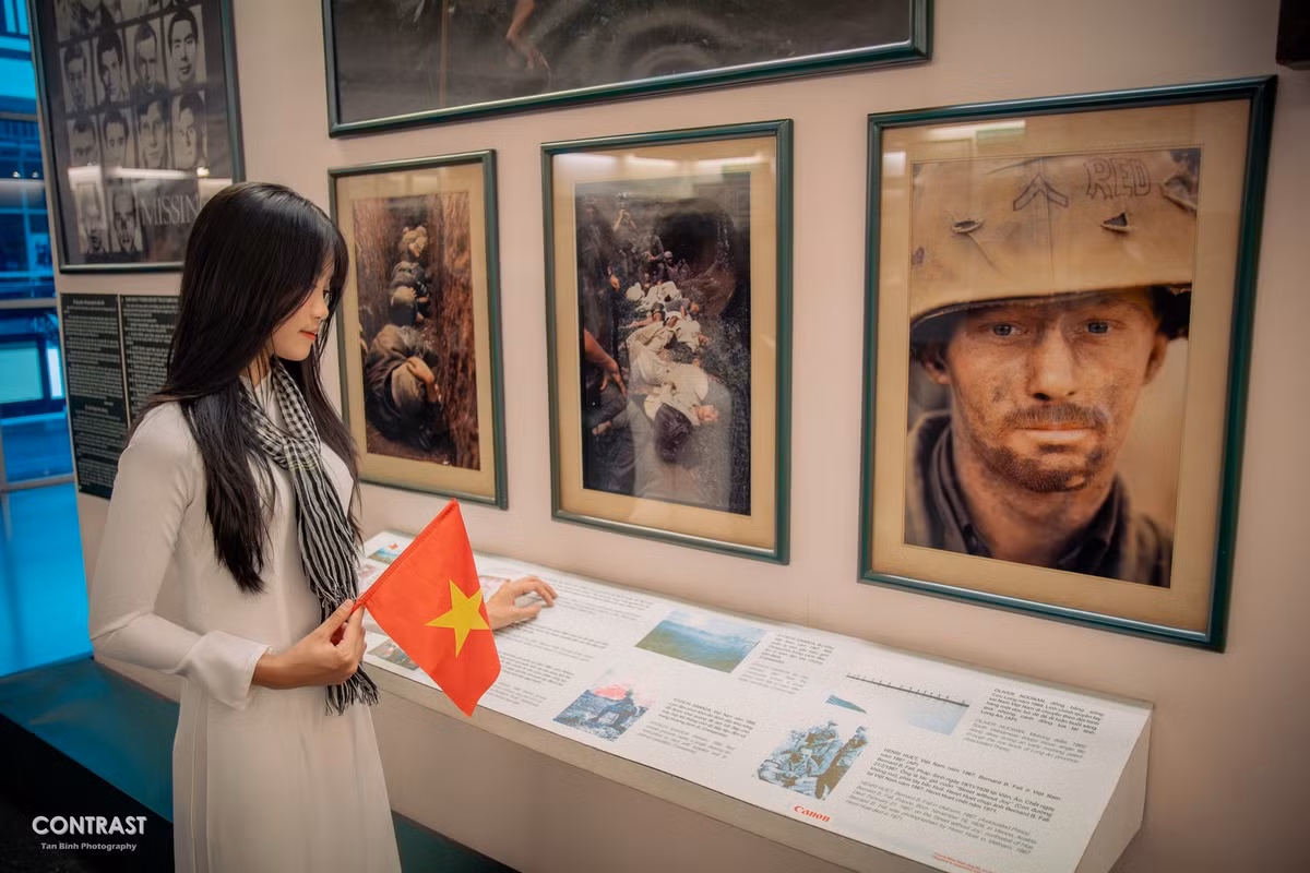 Lục Tiên, cùng CLB chia sẻ, em cảm thấy rất xúc động lần đầu tiên được nhìn thấy các hiện vật.