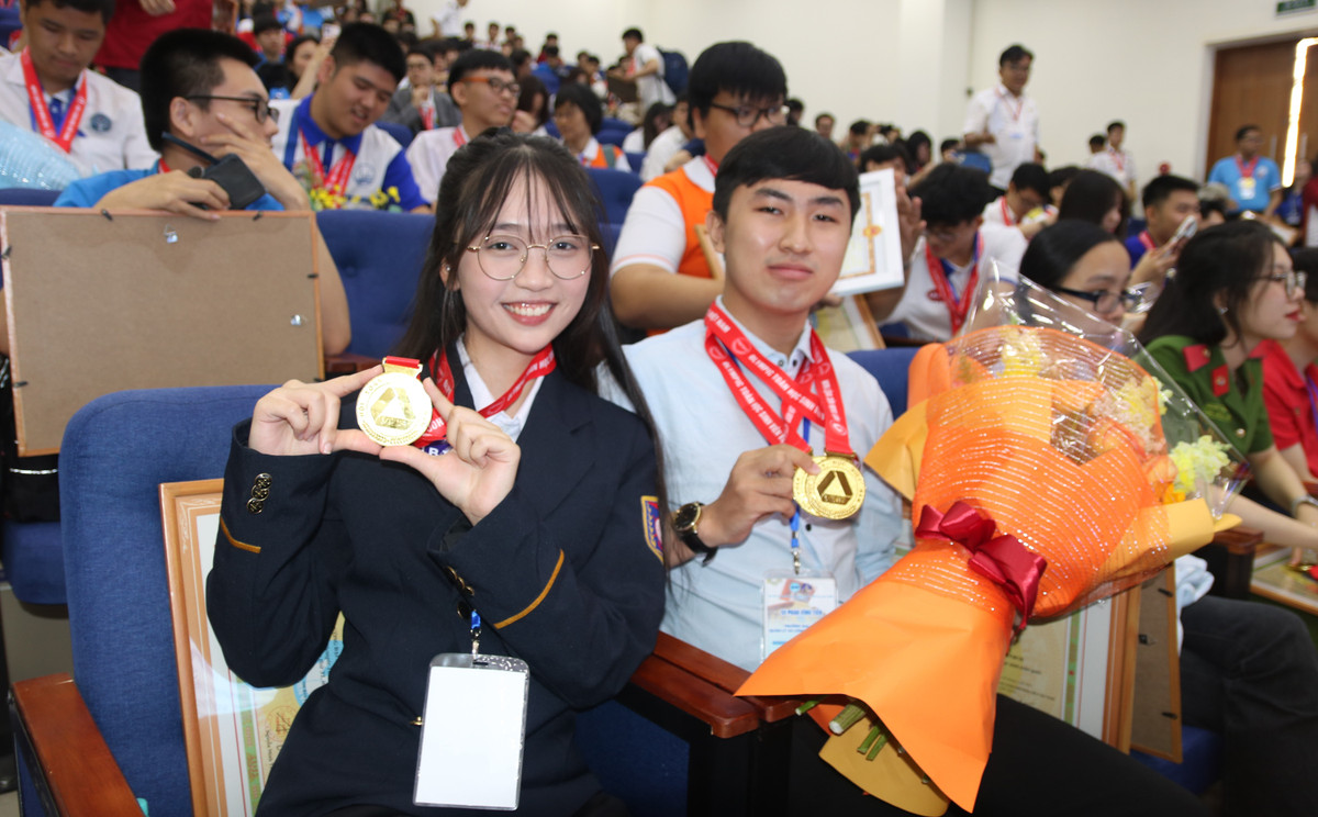 “Chang trai vang” Olympic Toan va khat vong chinh phuc AI