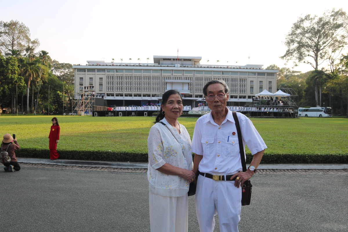 Gap nguoi linh giai phong tai Dinh Doc Lap: Boi hoi niem tin tat thang-Hinh-5