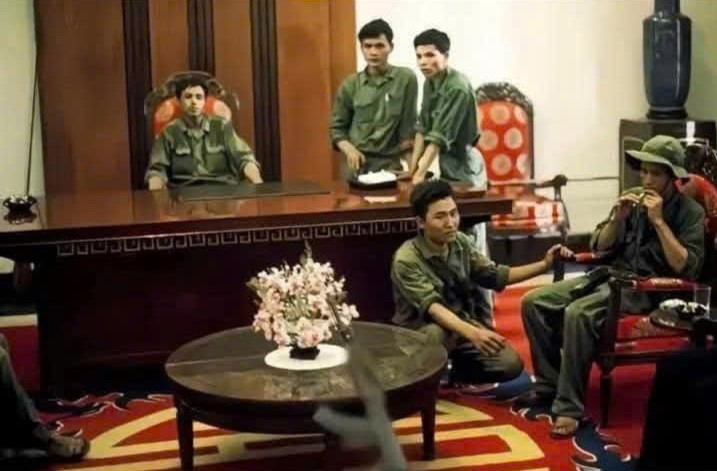 Gap nguoi linh giai phong tai Dinh Doc Lap: Boi hoi niem tin tat thang-Hinh-2