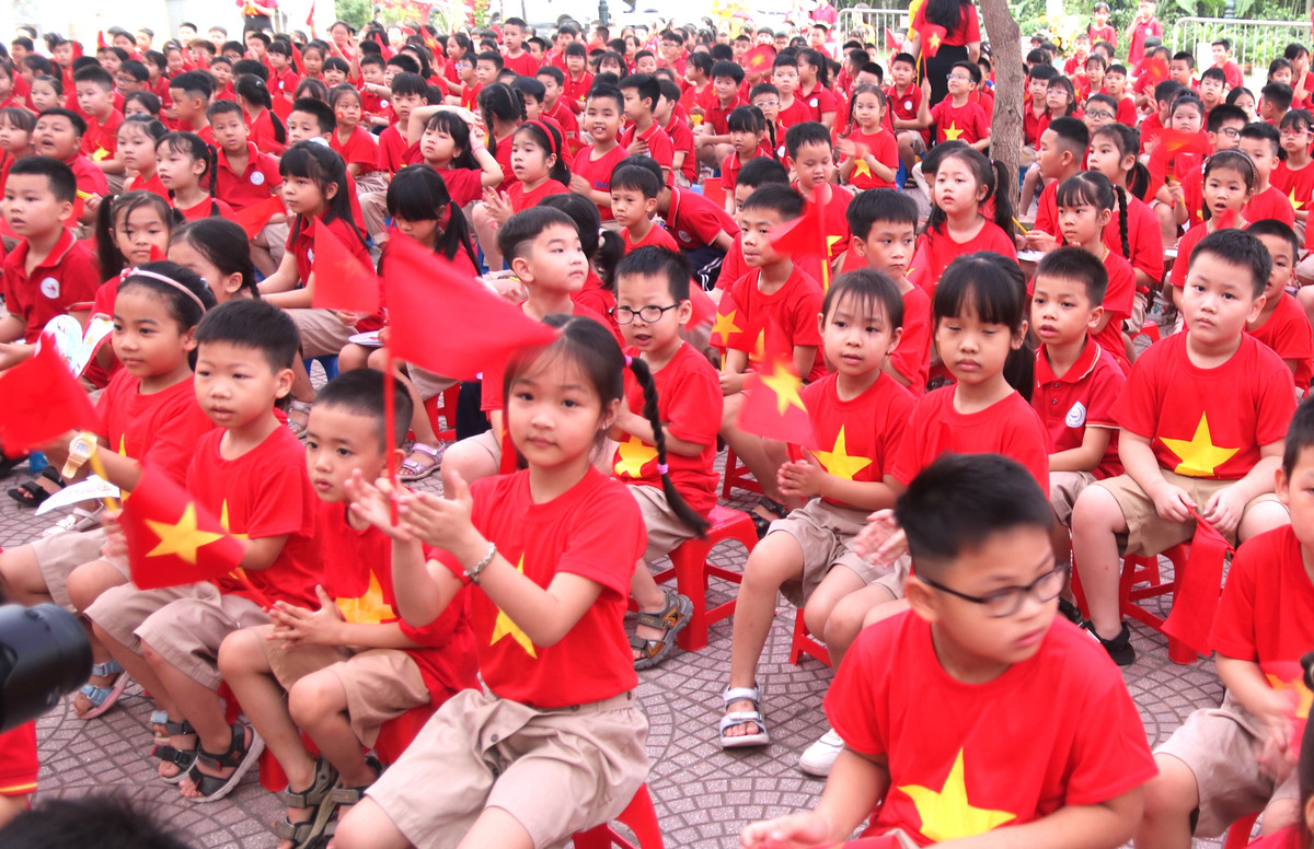 Lan toa ban hung ca 50 nam Thong nhat cho the he tuong lai-Hinh-5