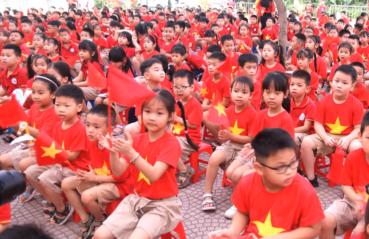 Lan toa ban hung ca 50 nam Thong nhat cho the he tuong lai-Hinh-5