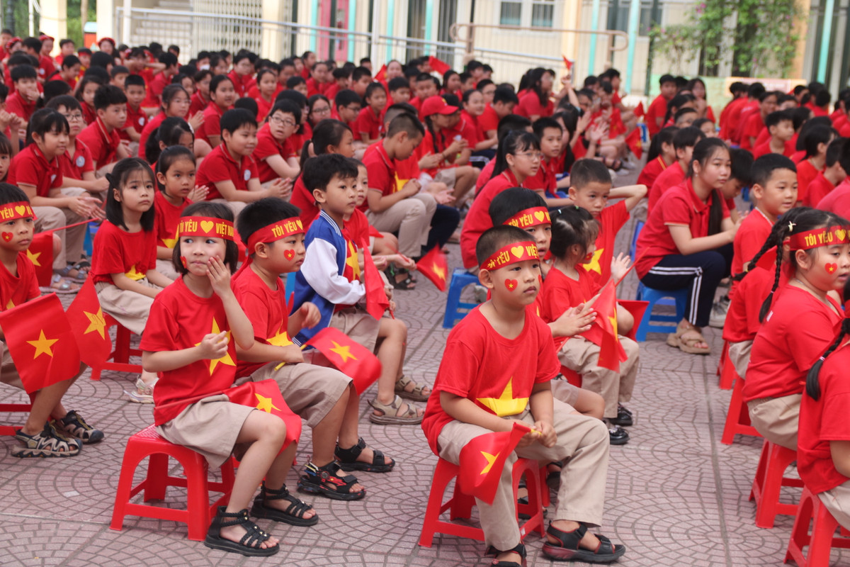 Lan toa ban hung ca 50 nam Thong nhat cho the he tuong lai-Hinh-8