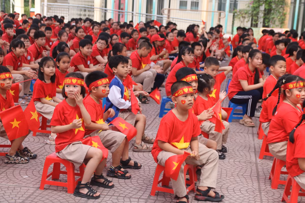 Lan toa ban hung ca 50 nam Thong nhat cho the he tuong lai-Hinh-8