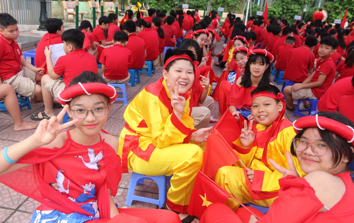 Lan toa ban hung ca 50 nam Thong nhat cho the he tuong lai-Hinh-7