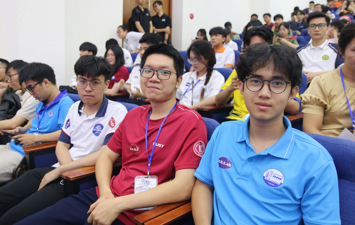 4 thu khoa doat giai Nhat “kep” Olympic Toan Sinh vien - hoc sinh 2025-Hinh-5