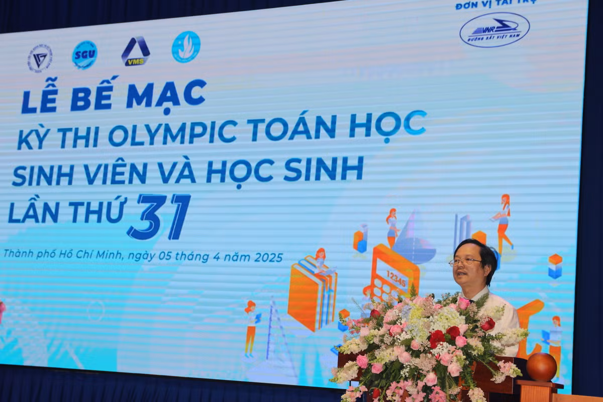 4 thu khoa doat giai Nhat “kep” Olympic Toan Sinh vien - hoc sinh 2025-Hinh-7