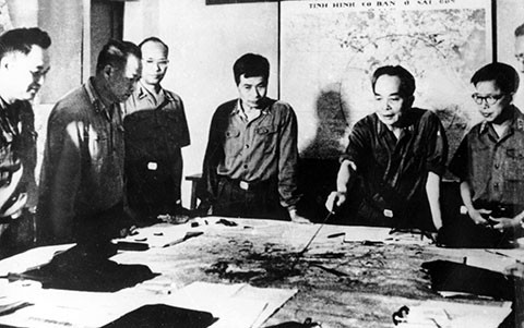 Tong tien cong va noi day Xuan 1975: Nghe thuat quan su vuot bac-Hinh-2