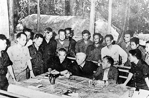 Tong tien cong va noi day Xuan 1975: Nghe thuat quan su vuot bac-Hinh-5