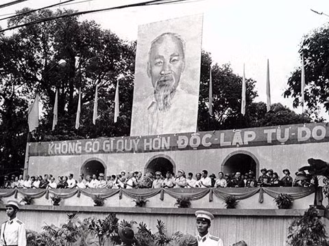 Tong tien cong va noi day Xuan 1975: Nghe thuat quan su vuot bac-Hinh-6