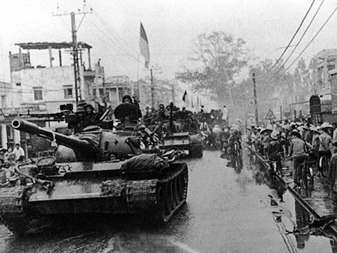 Tong tien cong va noi day Xuan 1975: Nghe thuat quan su vuot bac-Hinh-3