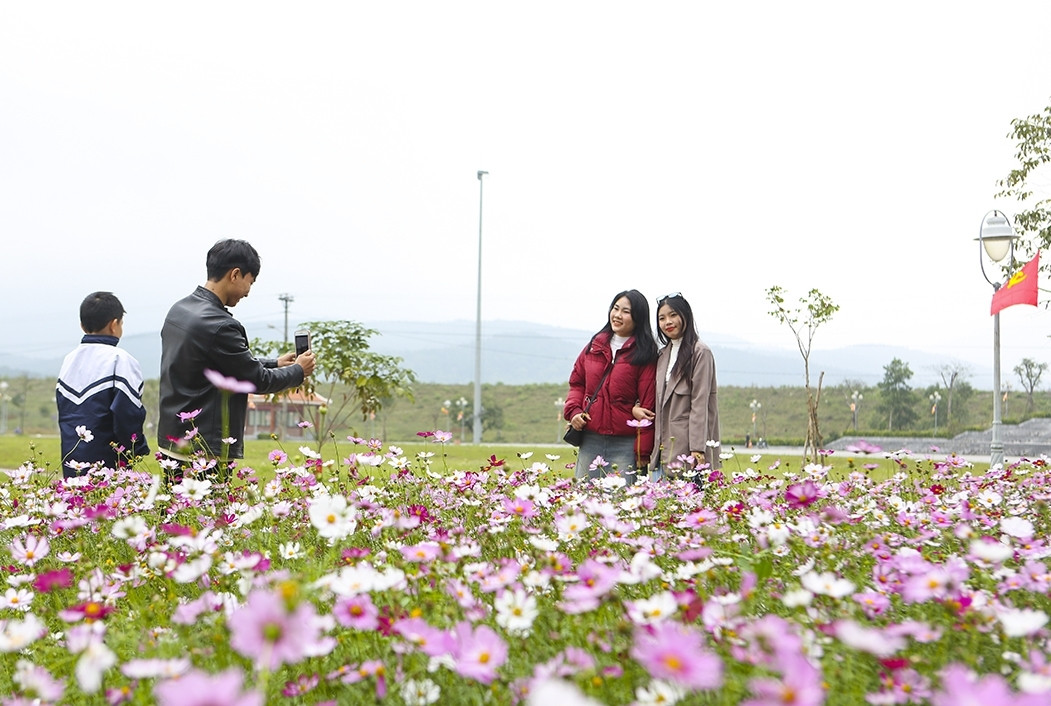 Mùa lễ hội năm nay, Ban Tổ chức đã đầu tư mở rộng cảnh quan, tạo các điểm nhấn để du khách “check-in”…