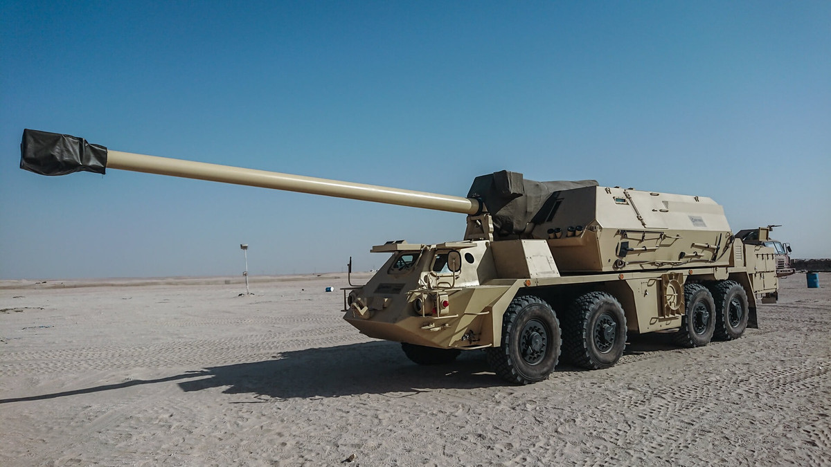 Xe có khối lượng 32 tấn; dài 14,2m tính cả nòng; rộng 3m; cao 3,52m. Kíp chiến đấu của xe có 4 người