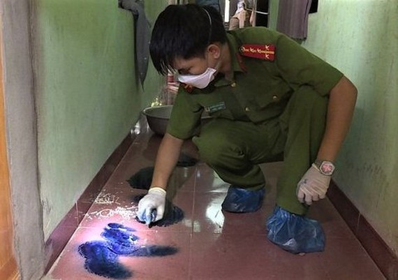  Mẹ giết con rồi tự tử trong phòng trọ: Ngày 5/2, một số người dân ở hẻm đường Lê Đình Cẩn, phường Tân Tạo, quận Bình Tân, TP HCM phát hiện chị C. tử vong trong tư thế treo cổ ở phòng trọ. Khi vào trong, mọi người phát hiện thêm thi thể cháu bé 7 tháng tuổi (con gái chị C.) trong máy giặt. Sự việc được báo cho công an. Qua khám nghiệm hiện trường, lấy lời khai các nhân chứng, công an xác định chị C. có biểu hiện trầm cảm. Chị C. từng có hành động tự tử trước khi xảy ra vụ việc trên.